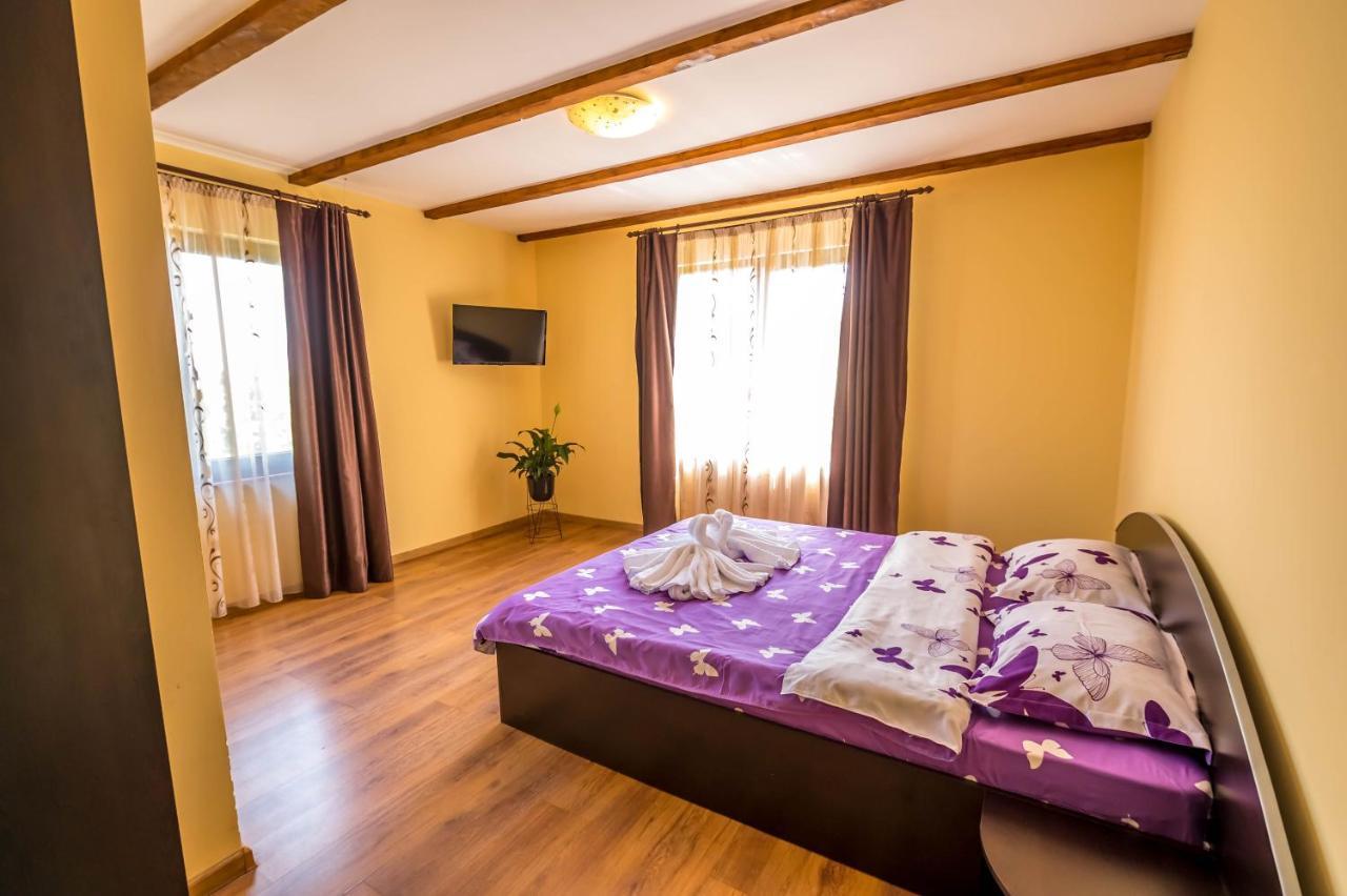 Casa De Vacanta Sadu Ngoại thất bức ảnh
