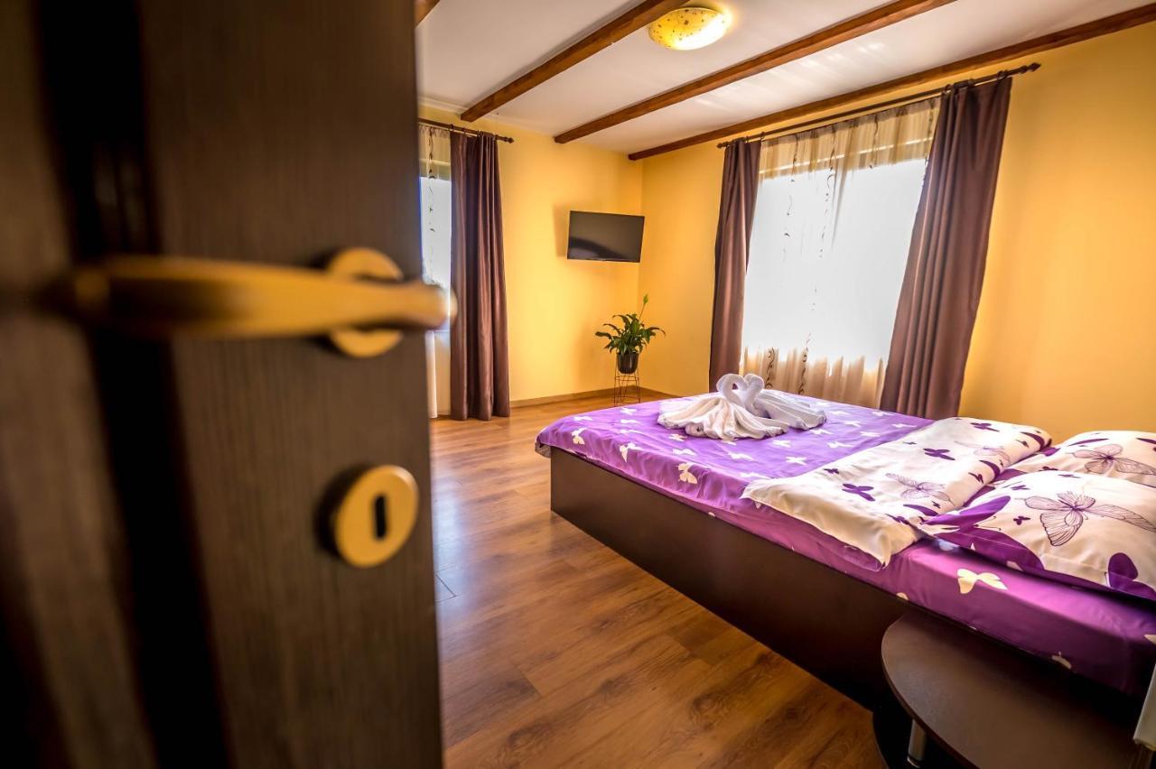 Casa De Vacanta Sadu Ngoại thất bức ảnh