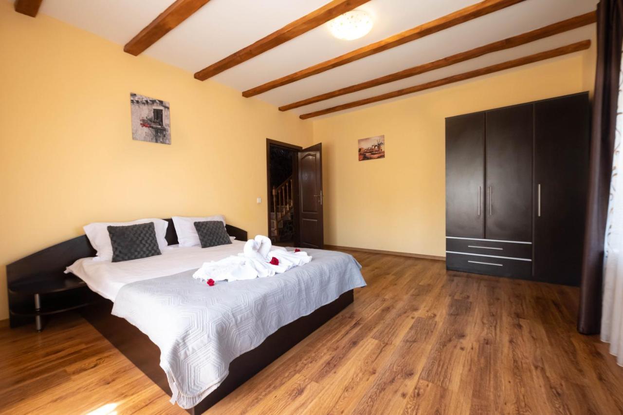 Casa De Vacanta Sadu Ngoại thất bức ảnh